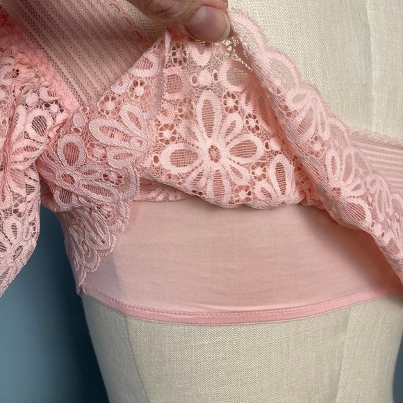 VICTORIA’S Secret Off Shoulder Lace Bralette Flutter Sleeves Size S Winter Rose - Picture 7 of 11
